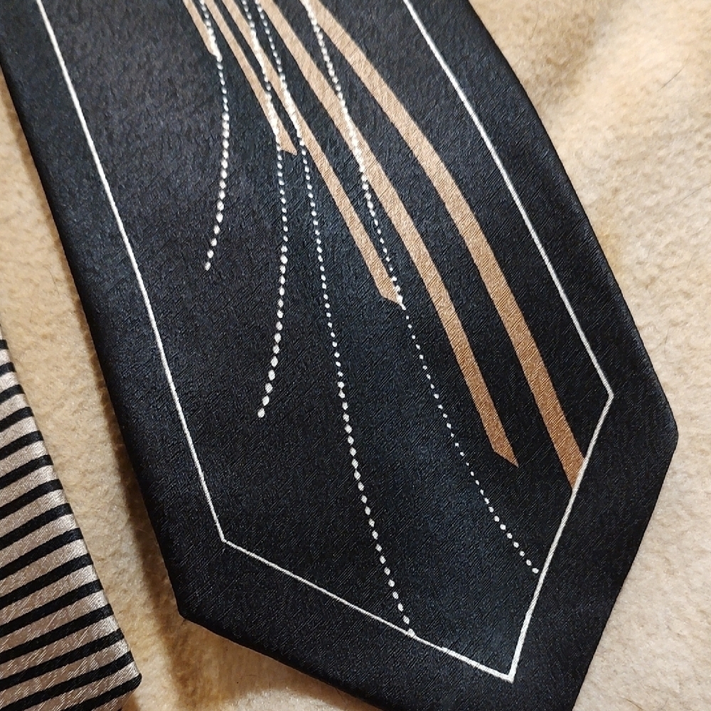 Pierre Cardin Retro Gold and Black SILK Tie 4" Width - Picture 2 of 6